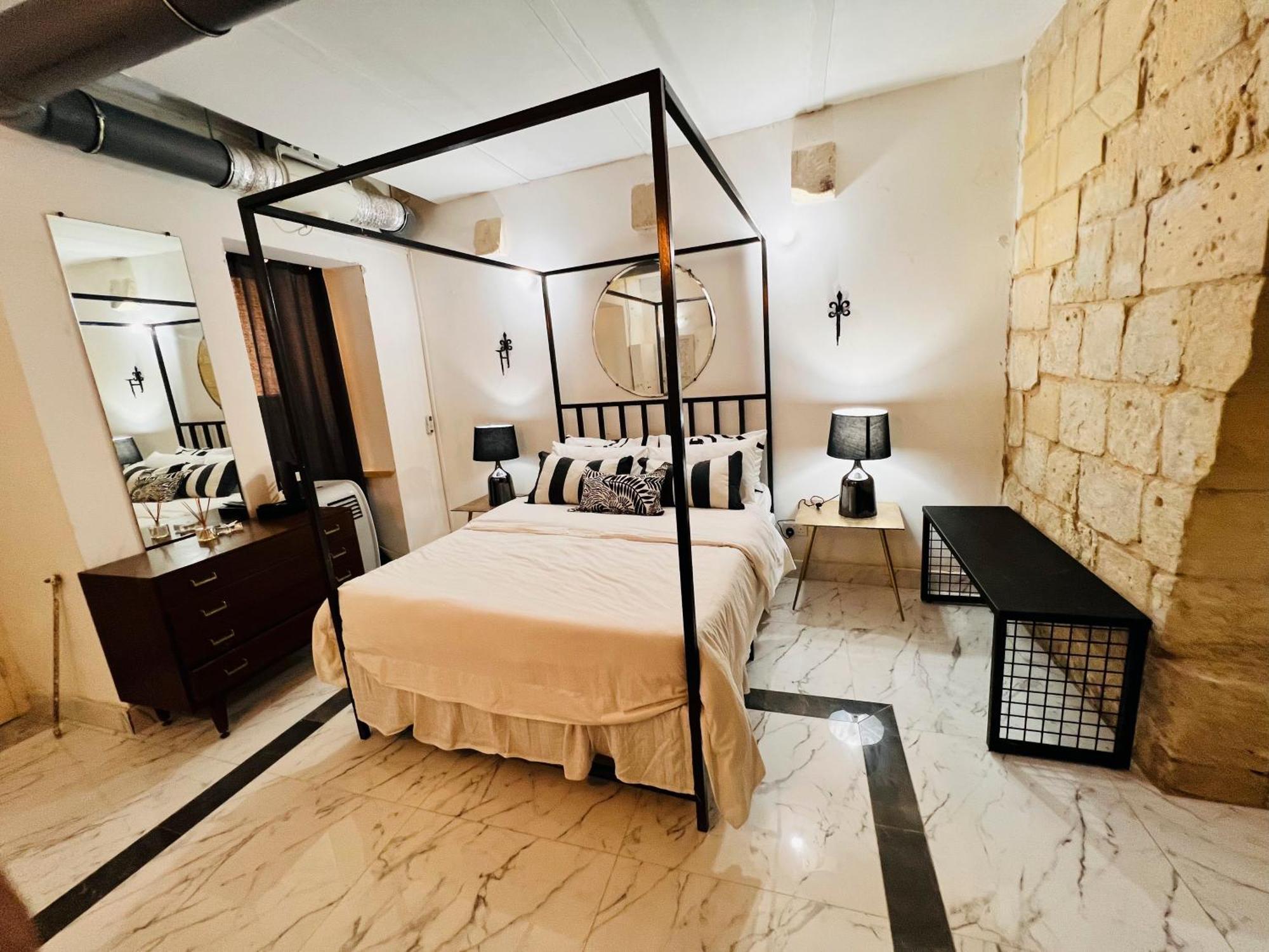 Charming Townhouse Prime Area Valletta Leilighet Eksteriør bilde