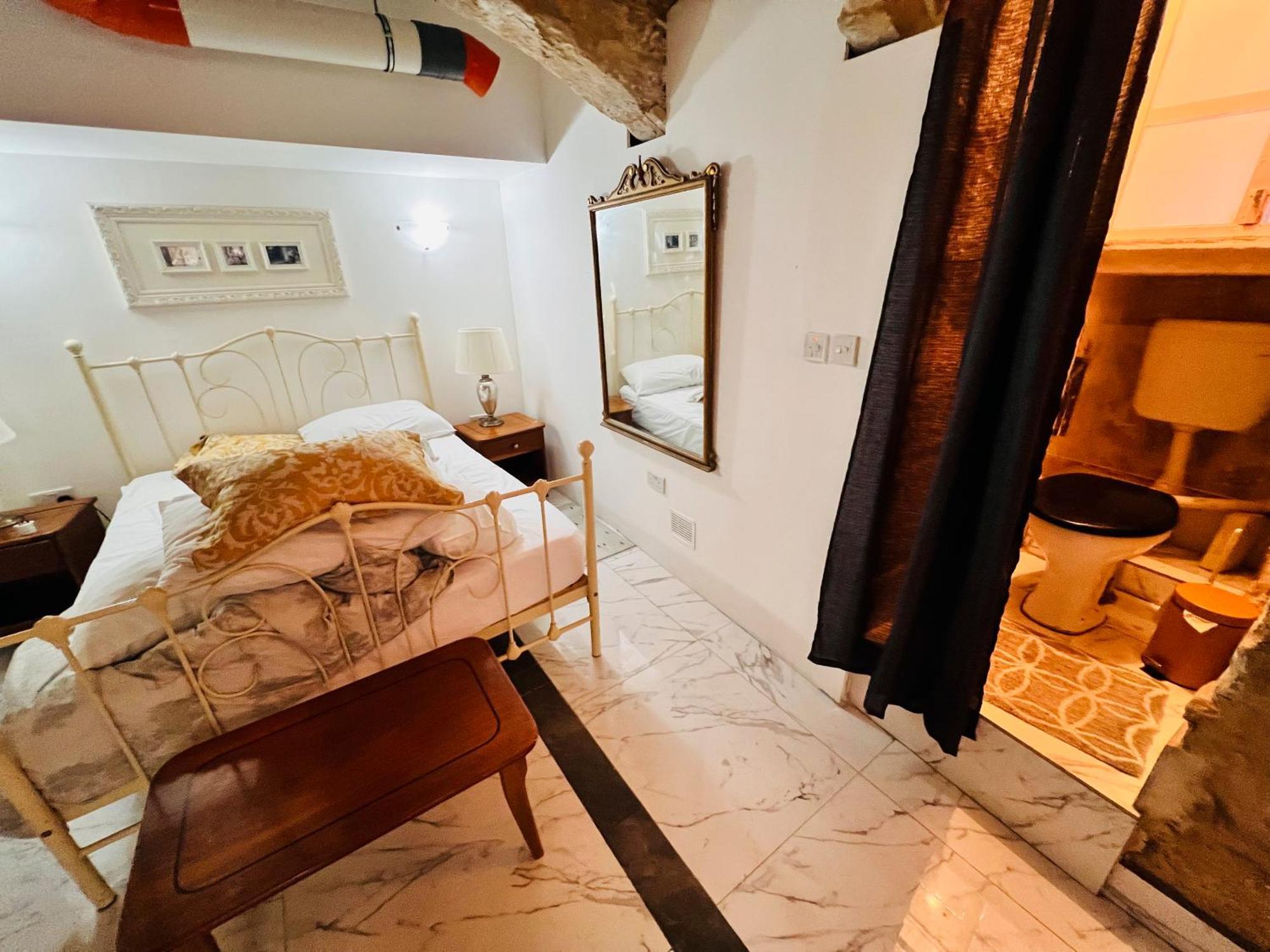 Charming Townhouse Prime Area Valletta Leilighet Eksteriør bilde