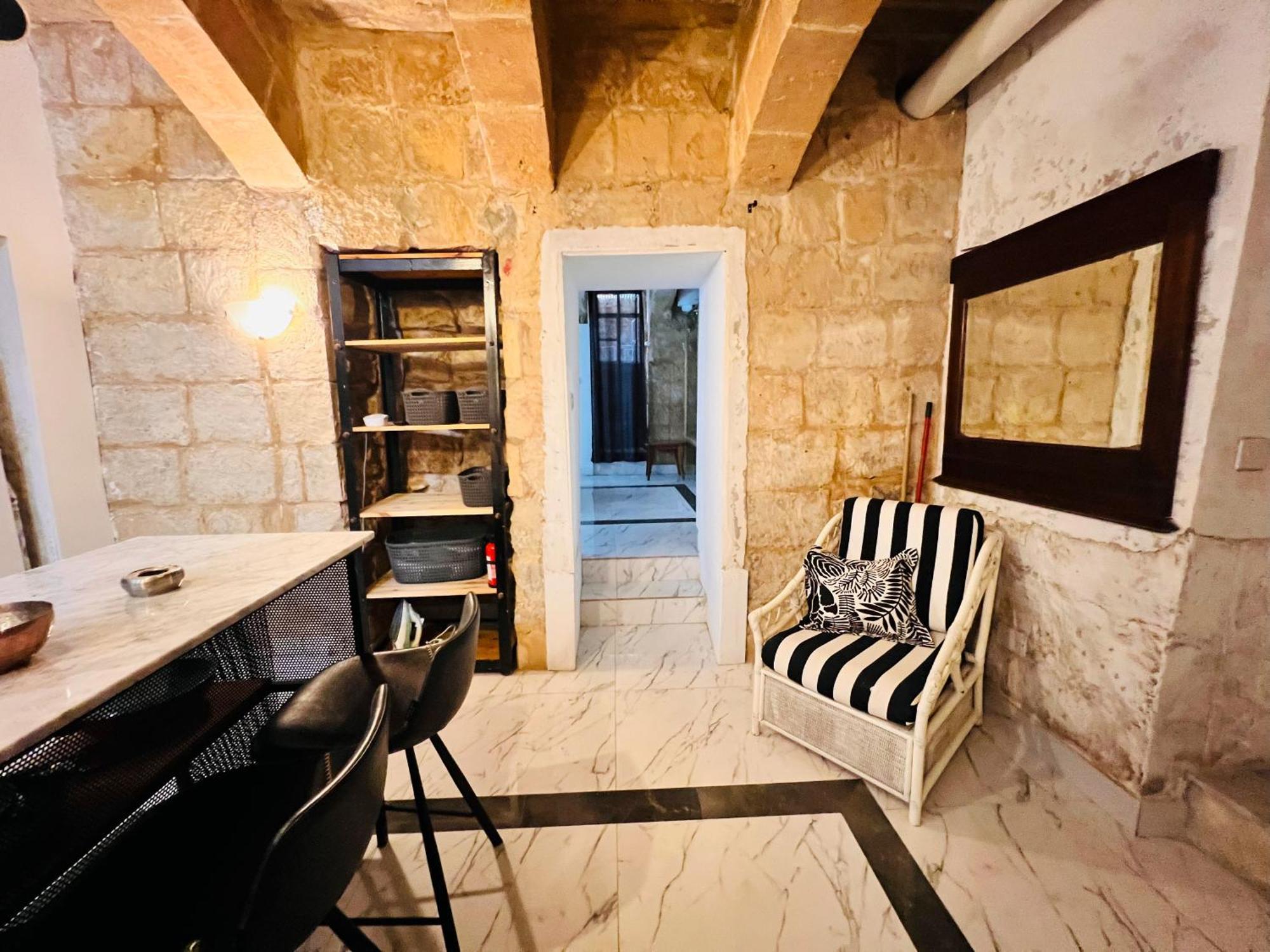 Charming Townhouse Prime Area Valletta Leilighet Eksteriør bilde