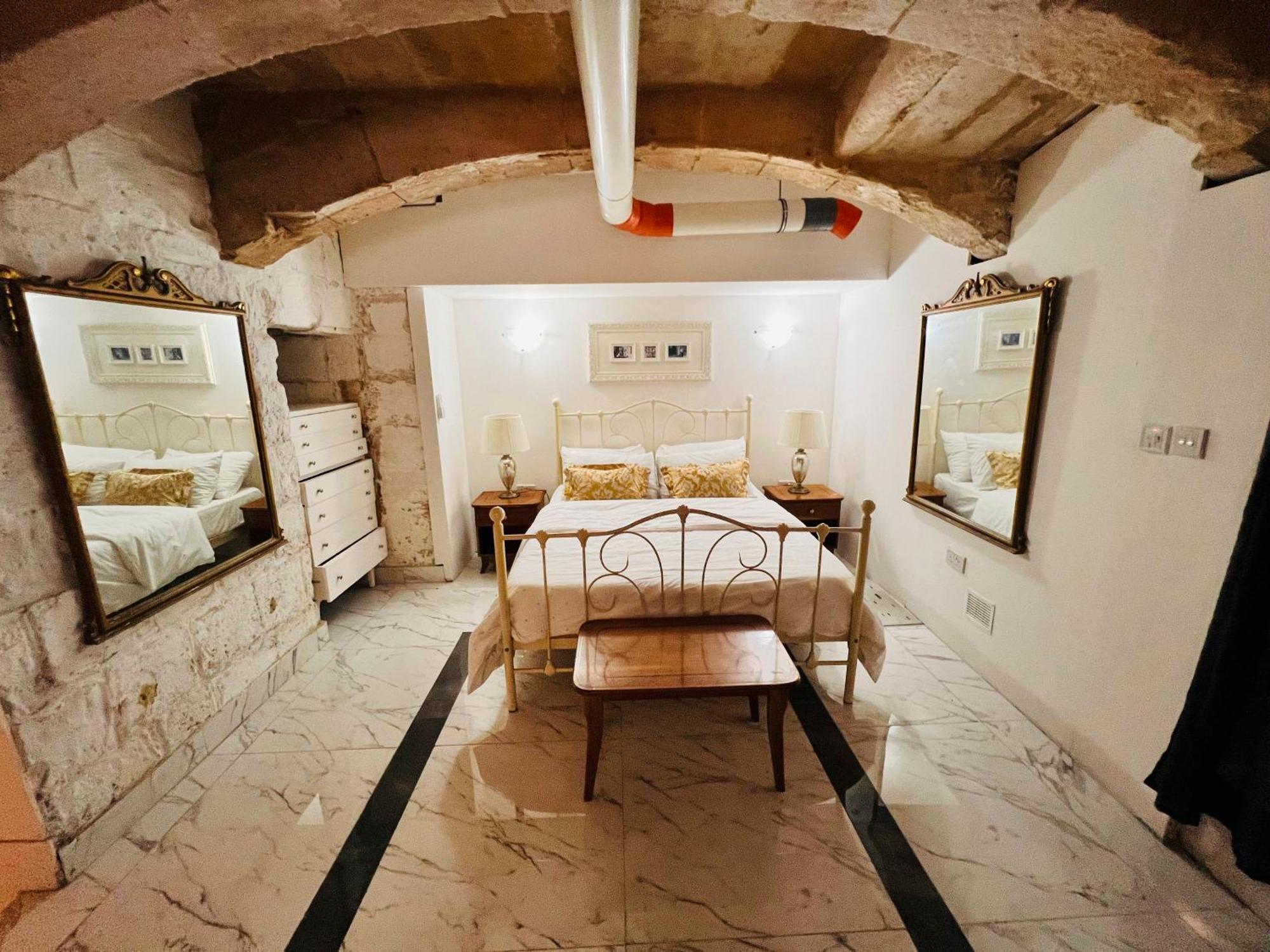 Charming Townhouse Prime Area Valletta Leilighet Eksteriør bilde