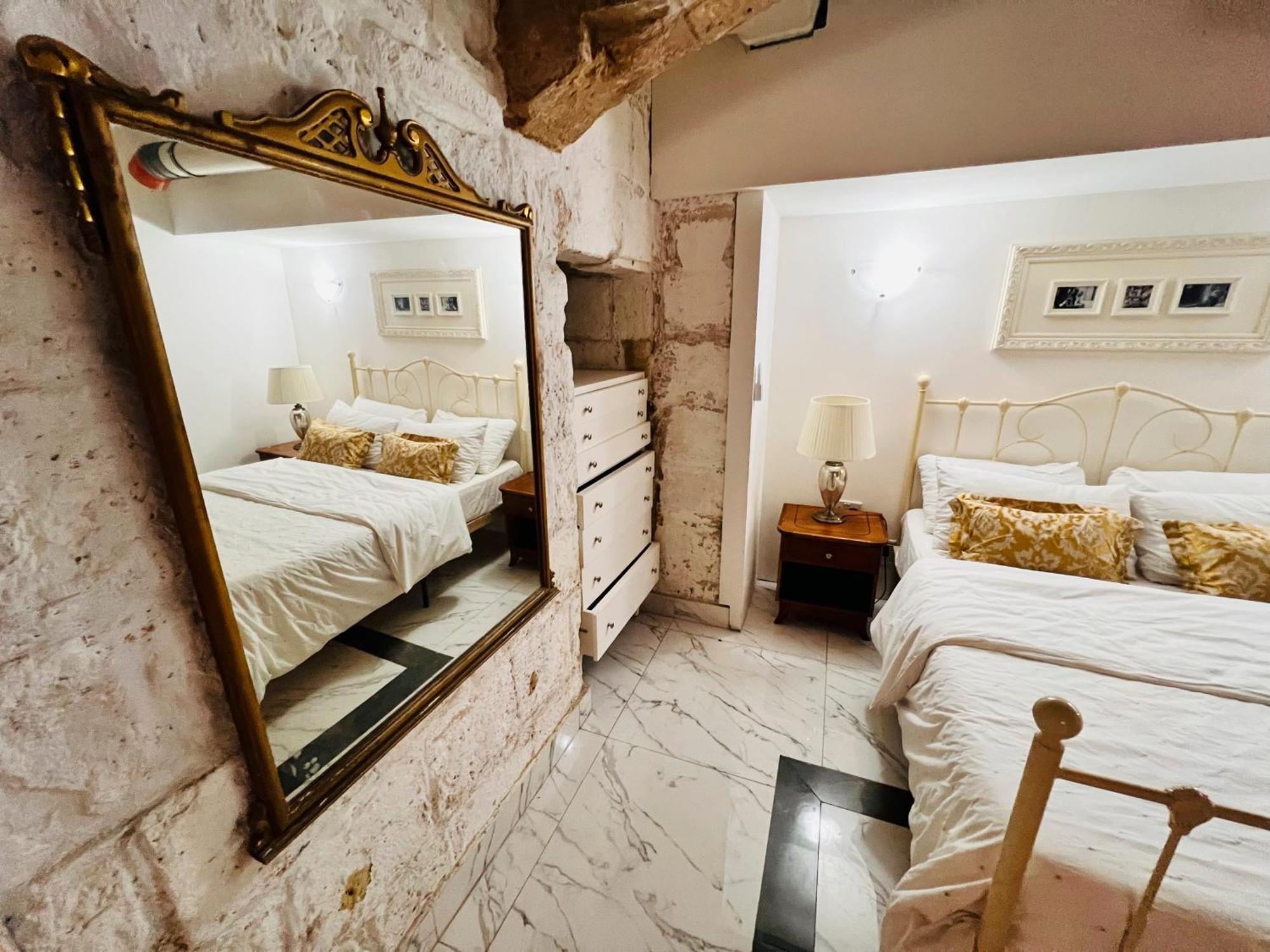 Charming Townhouse Prime Area Valletta Leilighet Eksteriør bilde