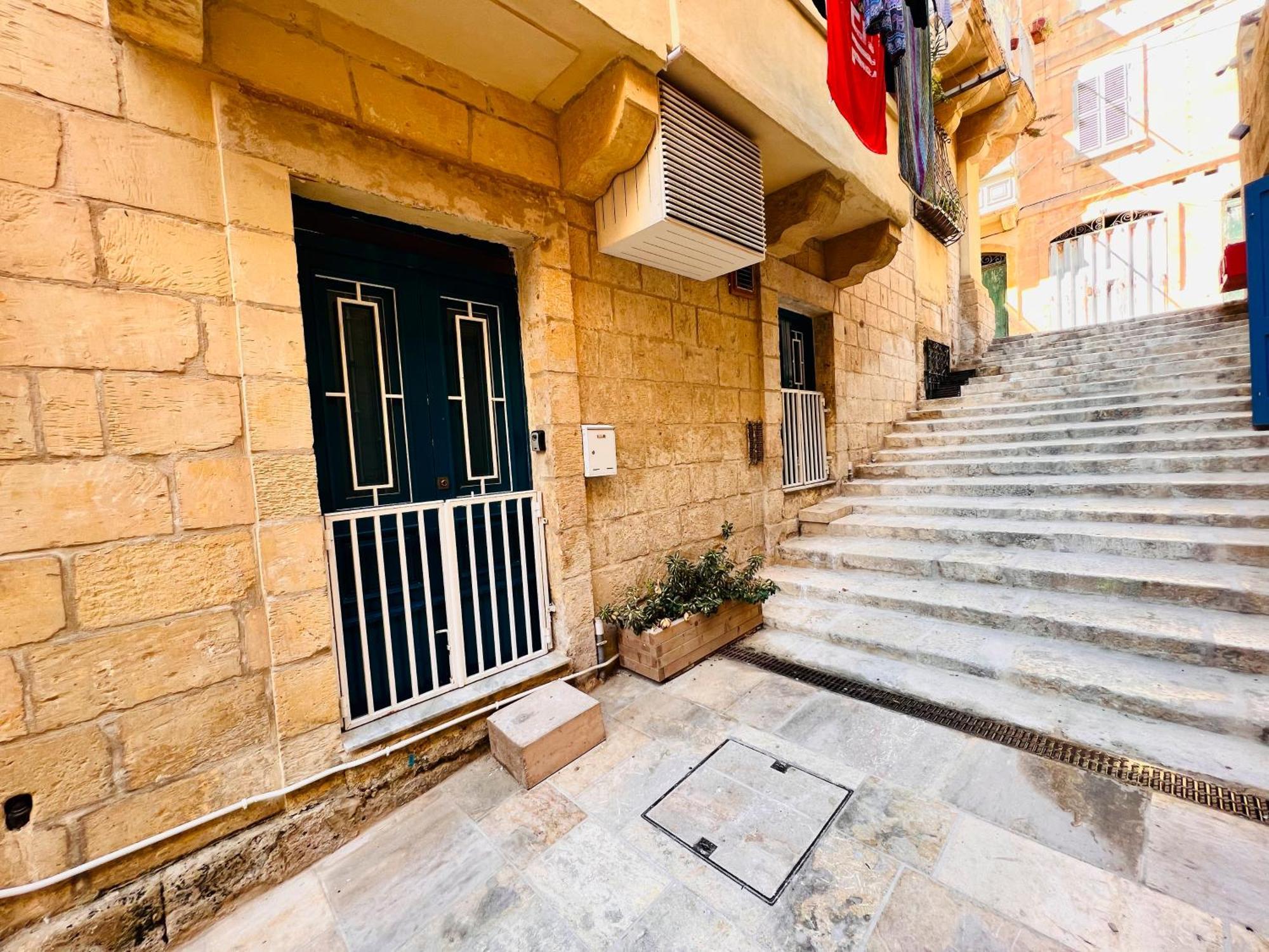 Charming Townhouse Prime Area Valletta Leilighet Eksteriør bilde